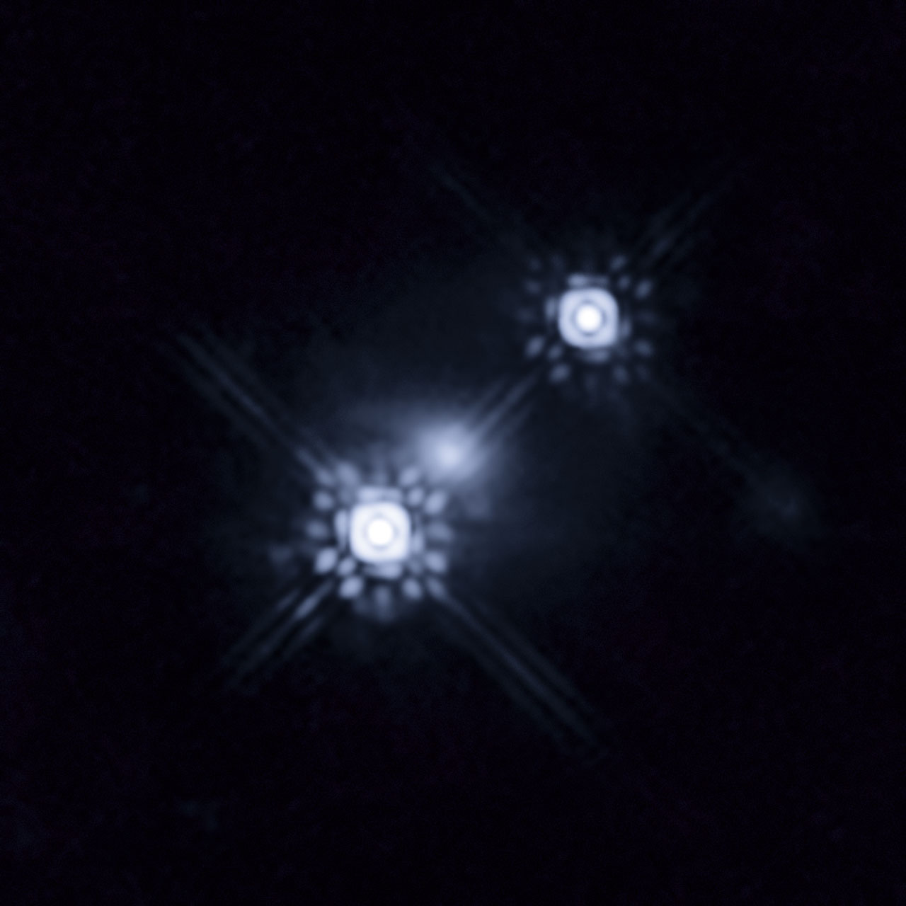 Gravitationally lensed quasar HE 1104-1805